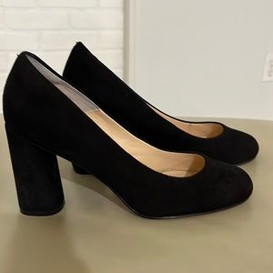 Black suede shoes. Chunky round heels 3.5”. Size 8. Great condition.